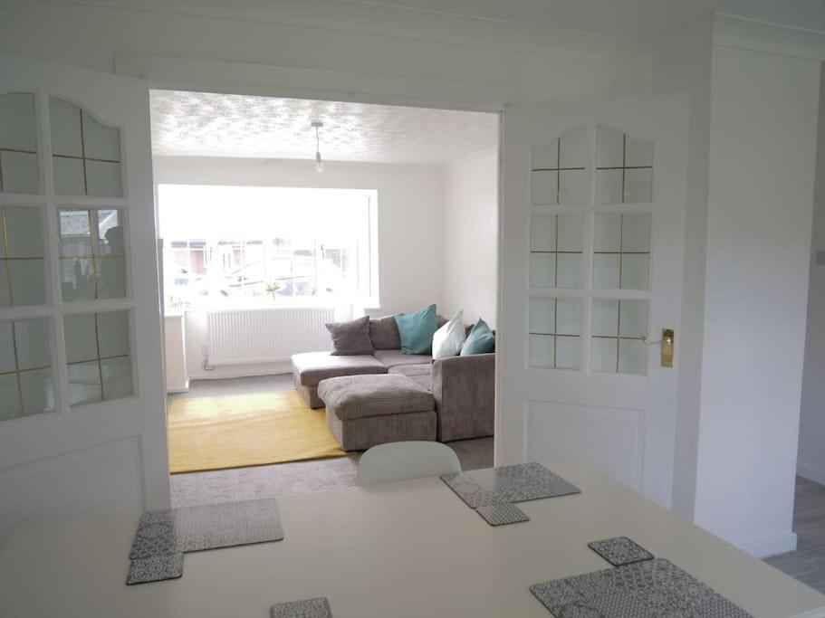 Cosy Four Bed Property With En-Suite Near To Nec Birmingham Airport And The City Exteriör bild
